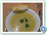 Sellerie/Zitronengrassuppe mit Curryzigarre